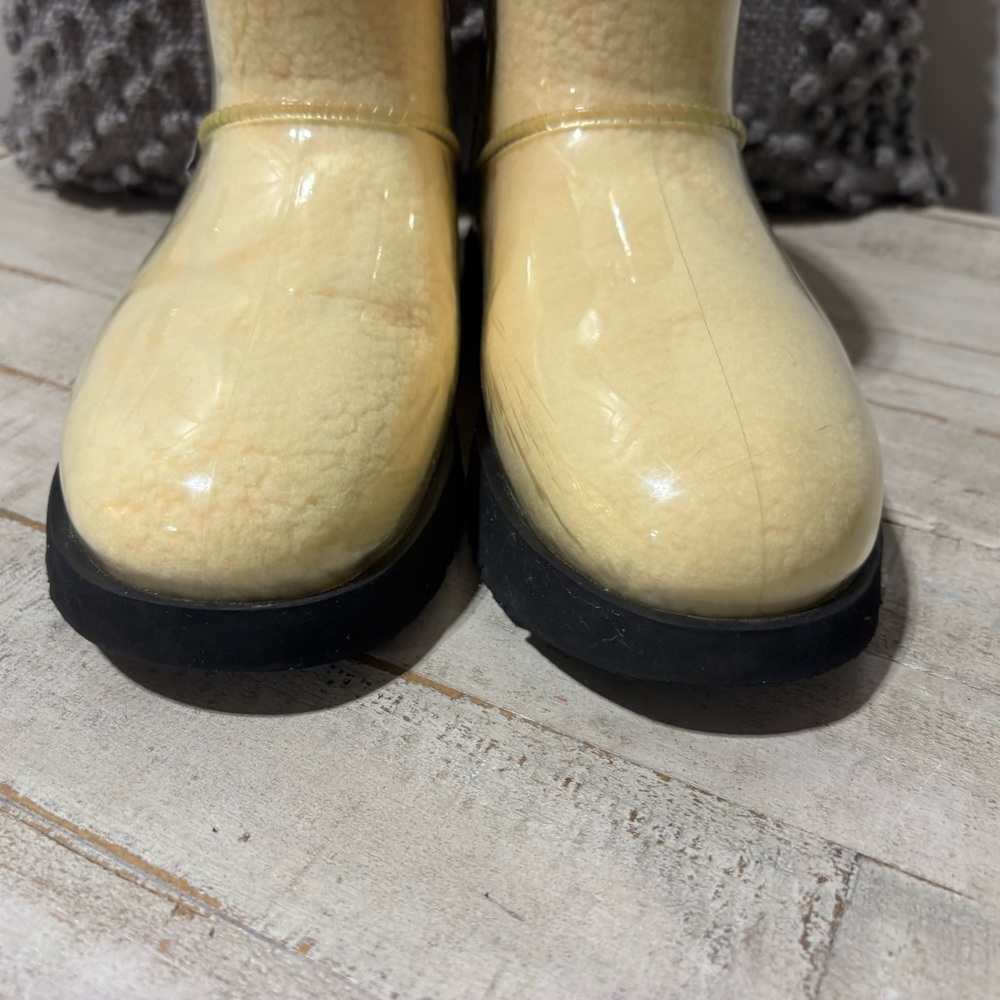 ❤️UGG Classic Clear Mini Boots-Sz 7 - Picture 4 of 8